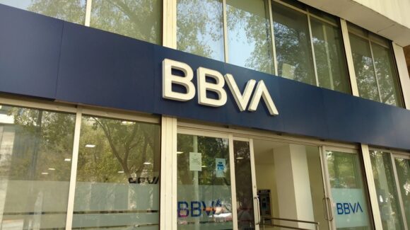Se cae app de BBVA: Clientes reportan problemas para acceder a sus cuentas