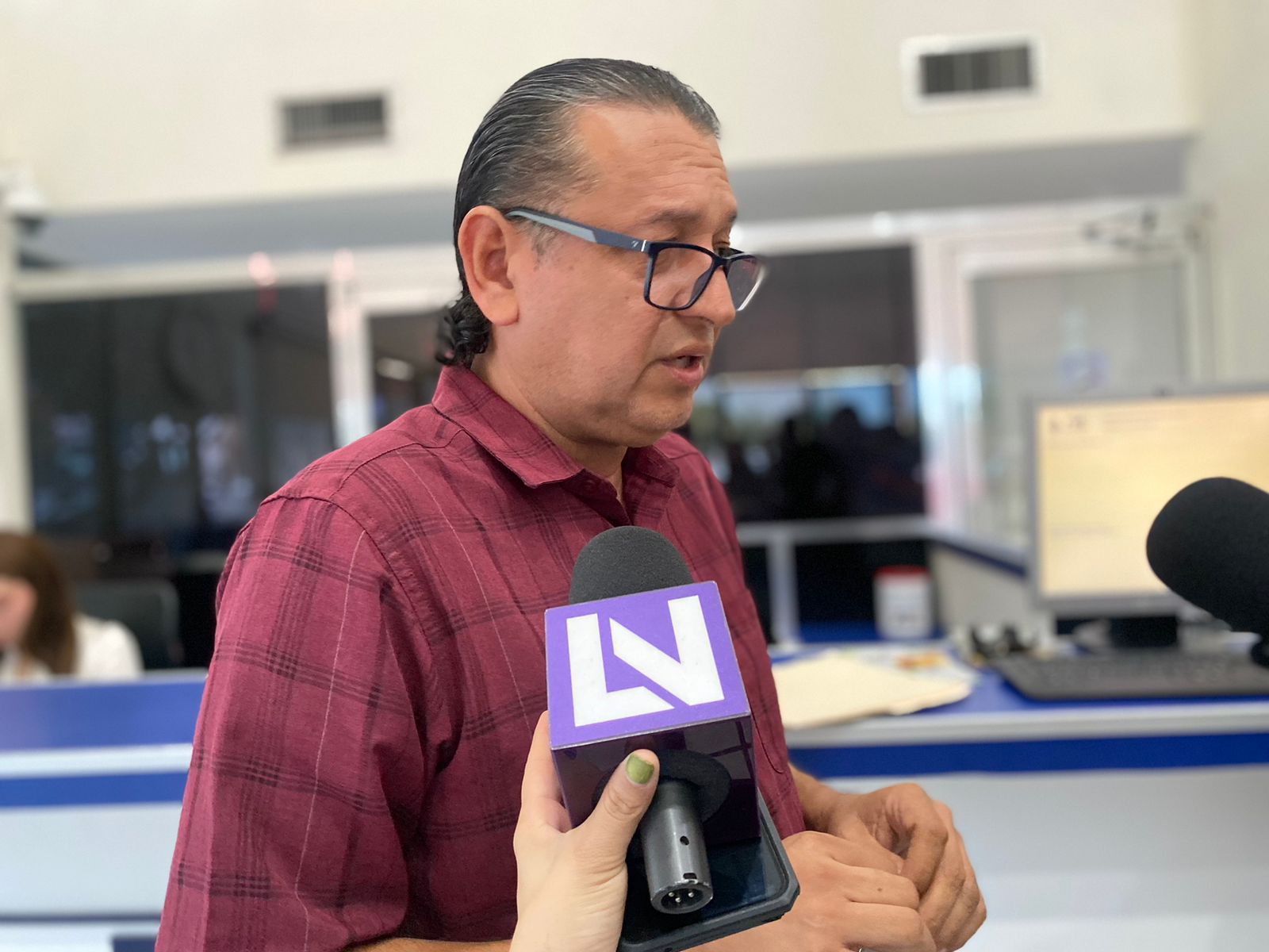 Arturo Nevárez acusa a exesposa de su hermano de la agresión a balazos sufrida frente a edificio de la UAS