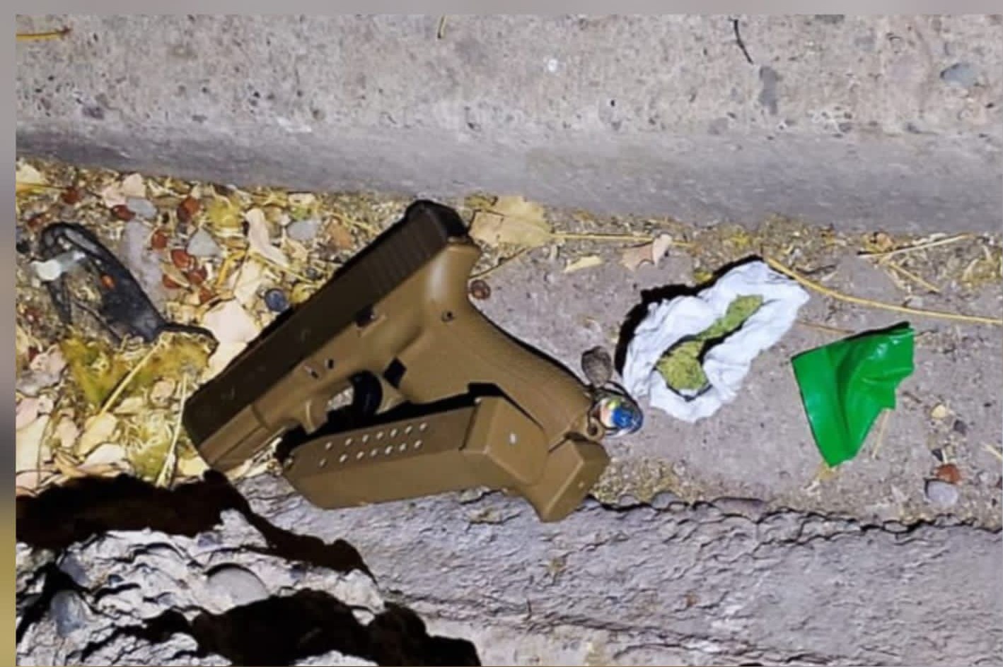 Aseguran arma, droga y cartuchos en Culiacan