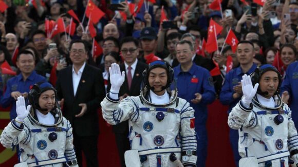 China lanza la misión tripulada Shenzhou 23 con la primera astronauta de Hong Kong rumbo a la estación Tiangong