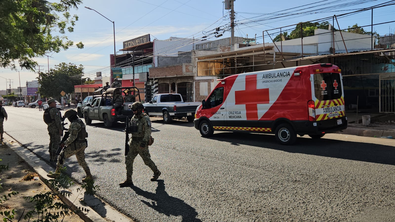 Atacan a balazos a un joven en un negocio de venta de pescados en la Plutarco Elías Calles de Culiacán, Sinaloa