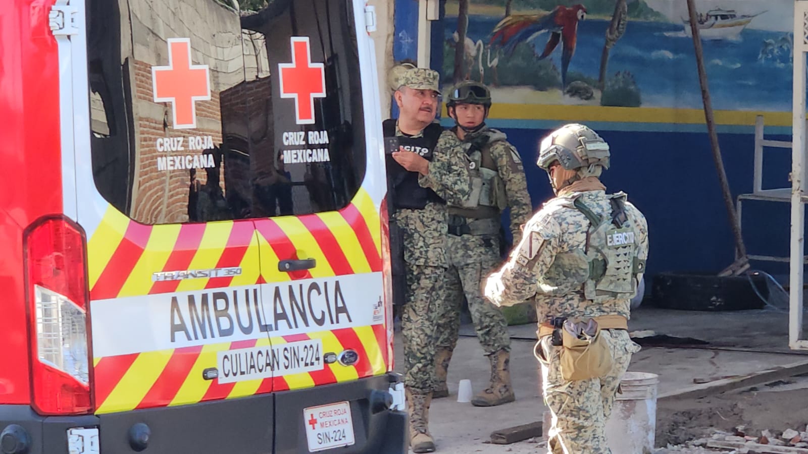 Atacan a balazos a un joven en un negocio de venta de pescados en la Plutarco Elías Calles de Culiacán, Sinaloa