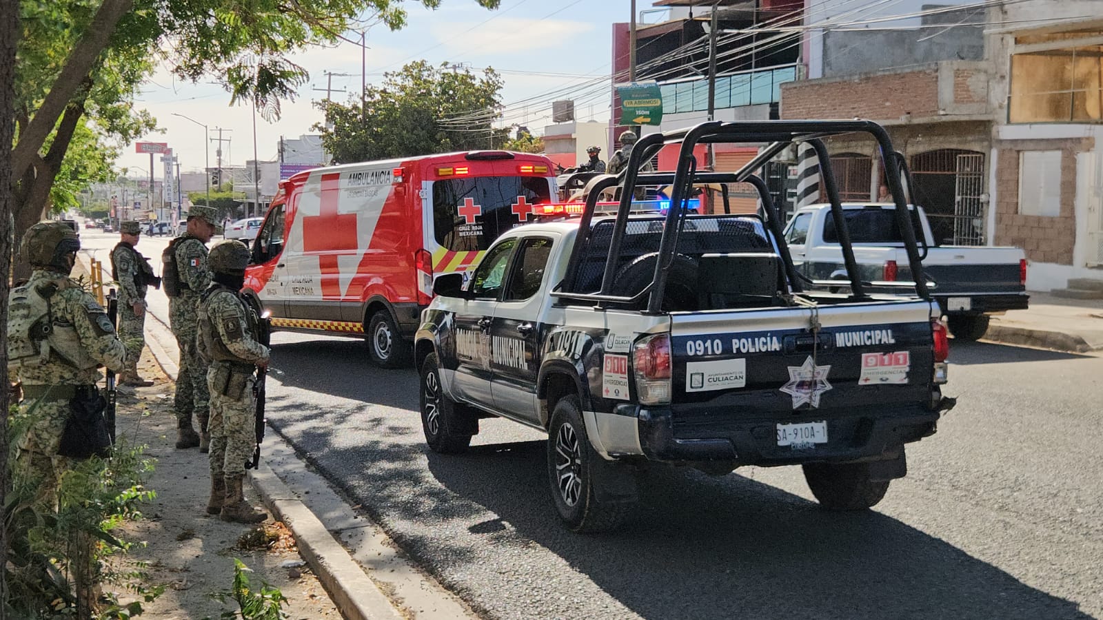 Atacan a balazos a un joven en un negocio de venta de pescados en la Plutarco Elías Calles de Culiacán, Sinaloa