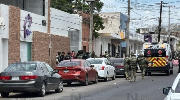Atacan a balazos e intentan incendiar local de préstamos en el Primer Cuadro de Culiacán