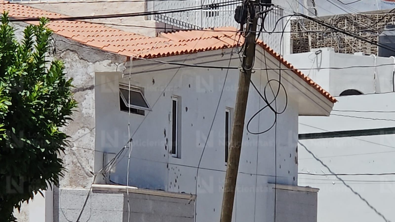 Balean residencia donde vivía el gobernador con licencia Rubén Rocha Moya en Las Quintas, Culiacán; la casa tiene años deshabitada