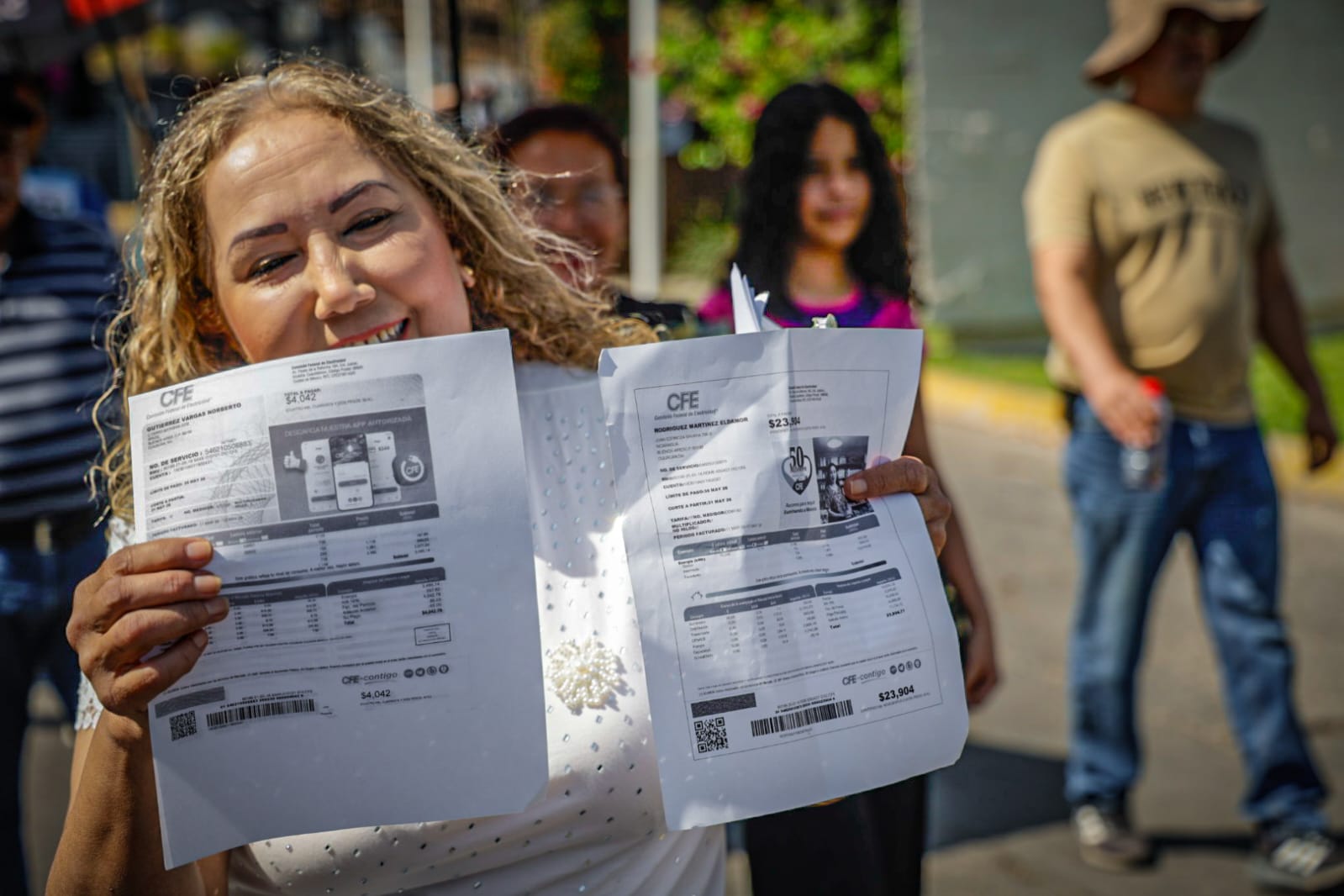Marchan por los altos cobros de CFE en Culiacán