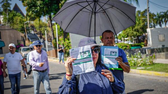 Con recibos de hasta 23 mil pesos; ciudadanos marchan contra cobros excesivos de la CFE en Culiacán