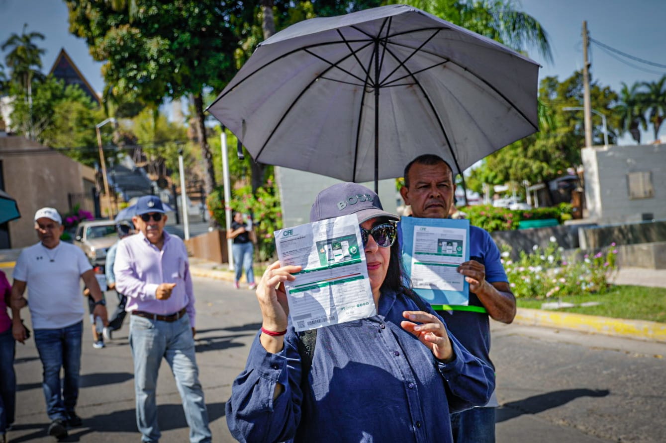 Marchan por los altos cobros de CFE en Culiacán