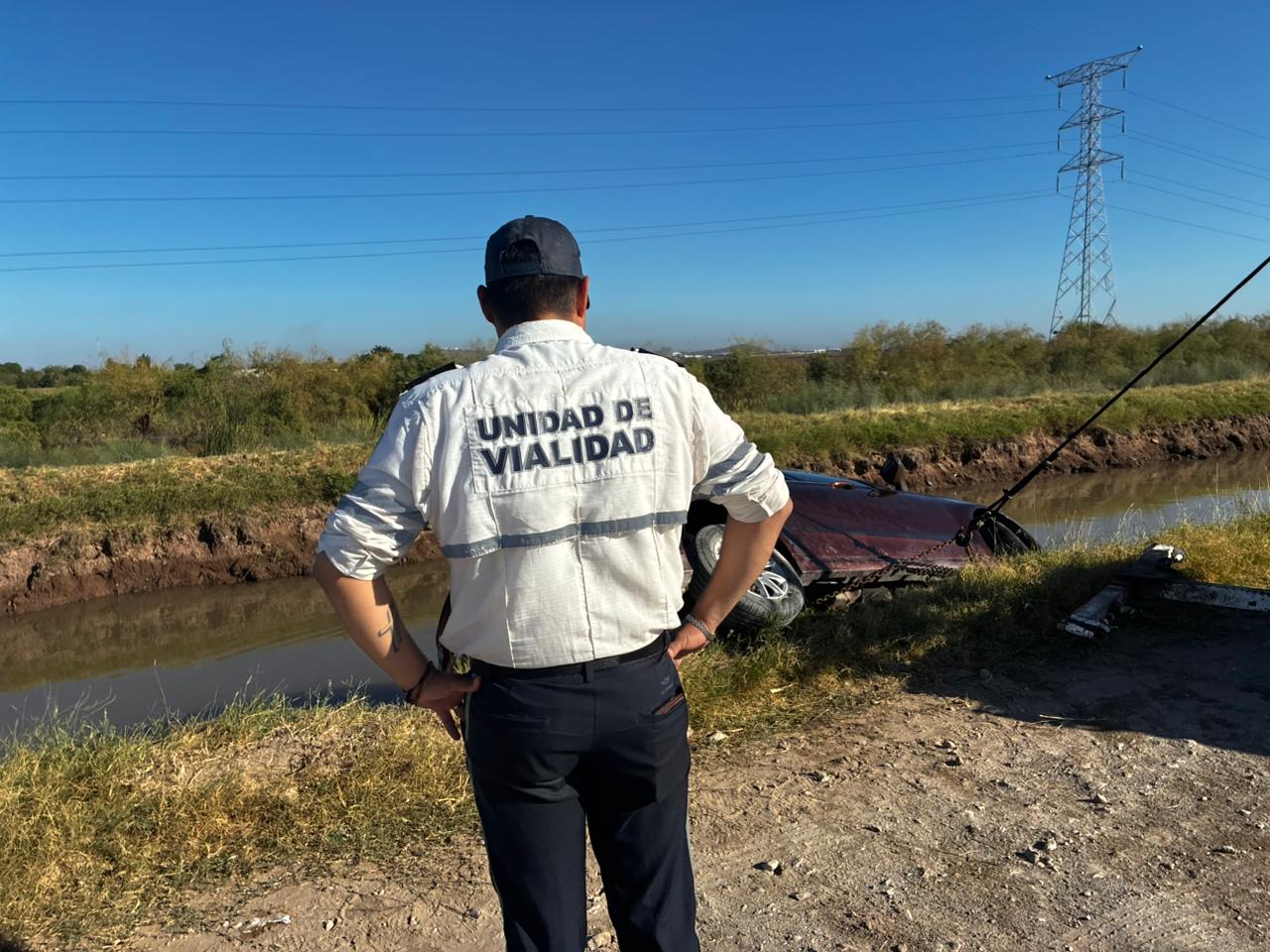 Carlos elemento de vialidad de Ahome que rescató a un joven en el Primero de Mayo