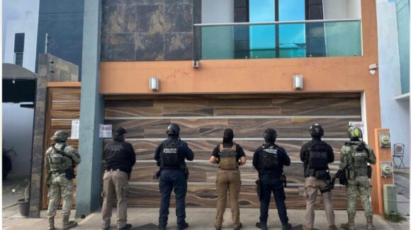Catean residencia asegurada en La Conquista, Culiacán: hallan sustancias químicas, fentanilo, municiones y equipo táctico