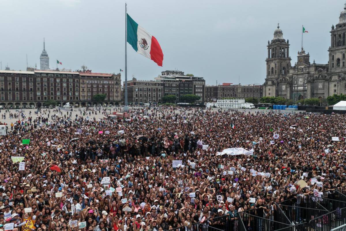 Claudia Sheinbaum celebra saludo de BTS a 50 mil fans en el Zócalo