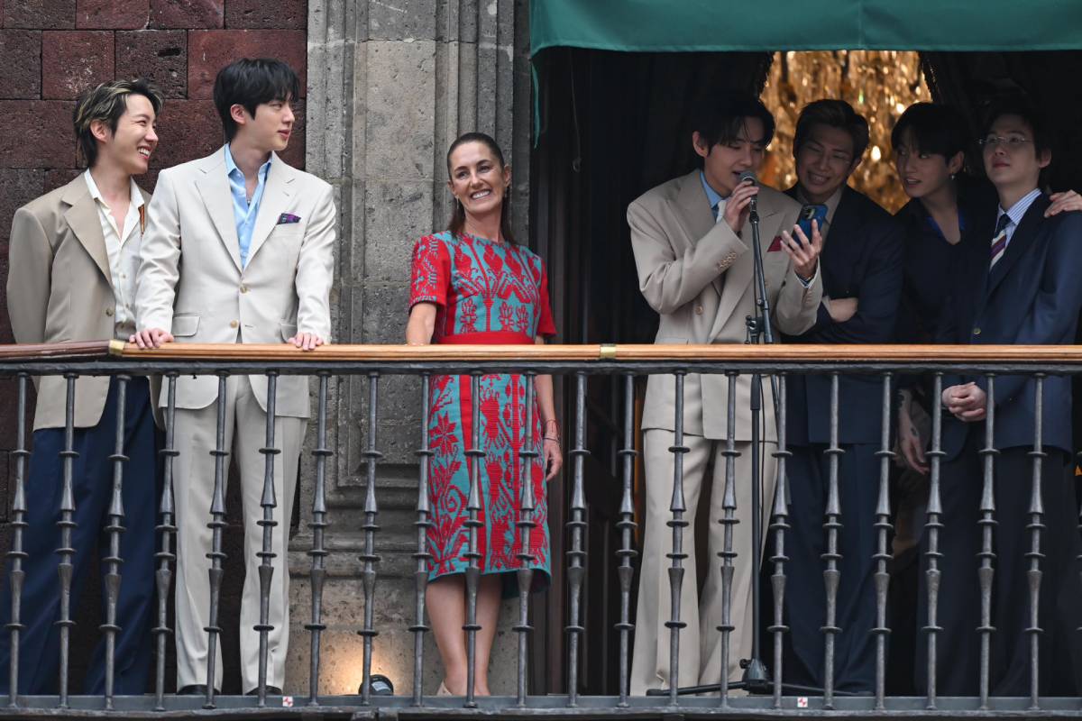 Claudia Sheinbaum celebra saludo de BTS a 50 mil fans en el Zócalo