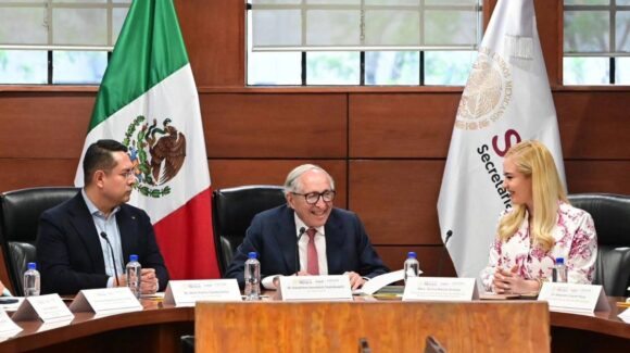 Secretaría de Salud creará más de 5 mil plazas para parteras y fortalecerá atención materna en México