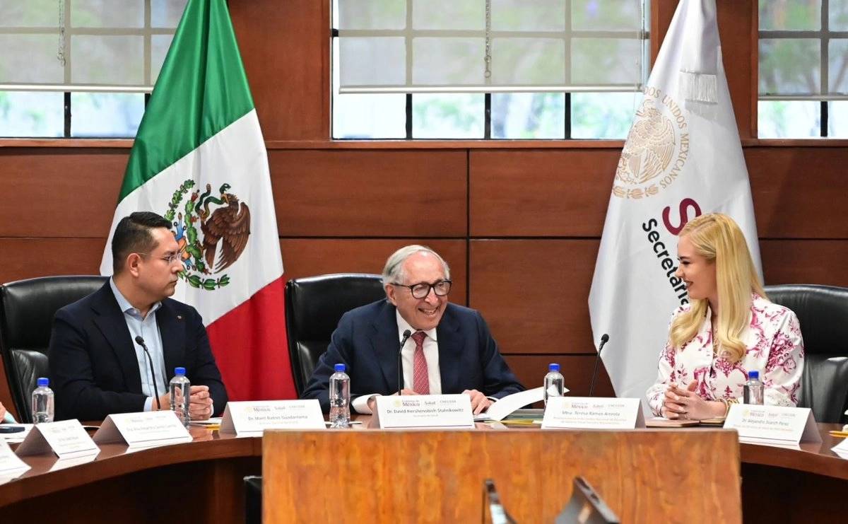 Comité Nacional de Partería, encabezado por el secretario de Salud, David Kershenobich