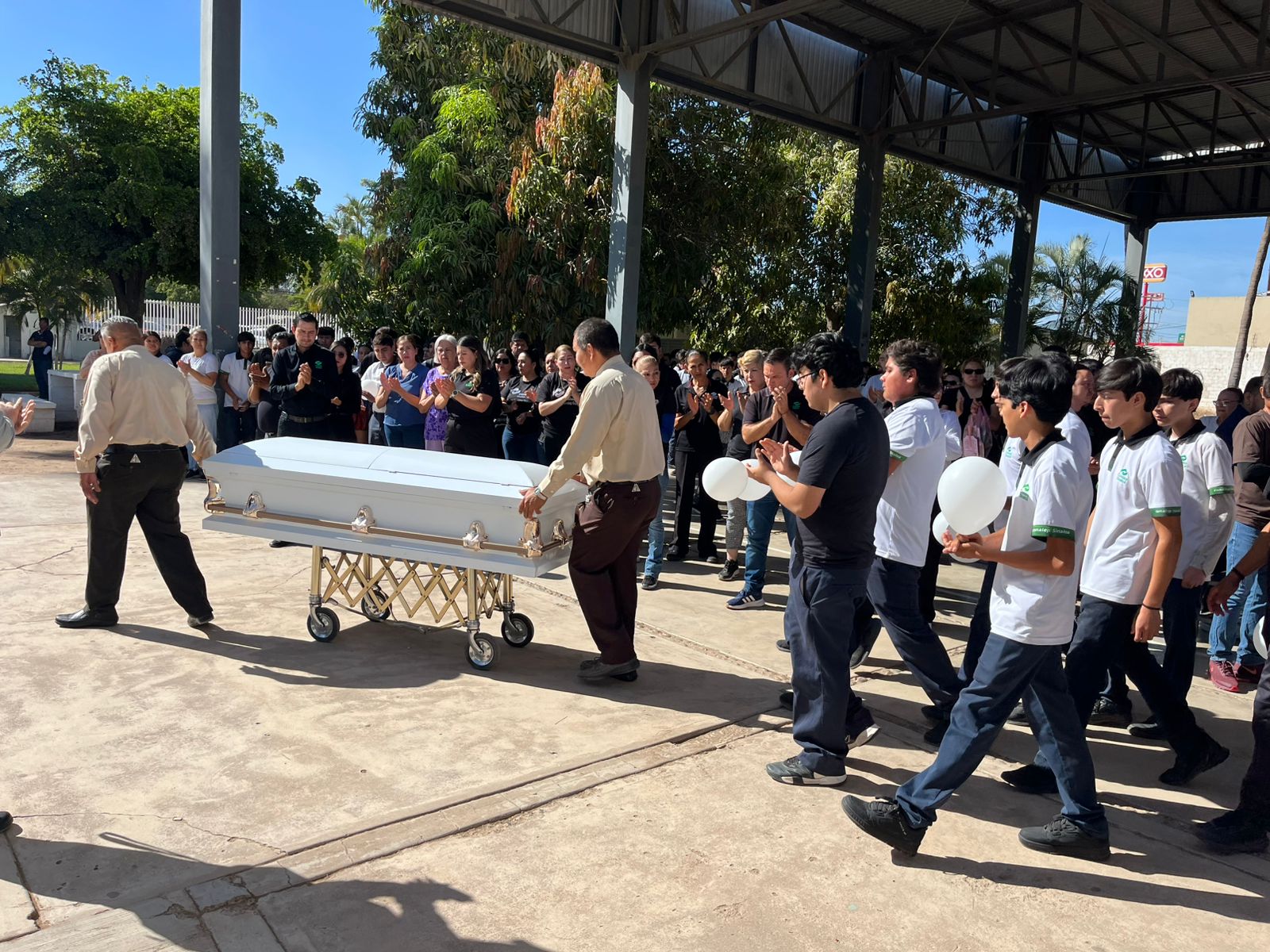 Con emotivo homenaje despiden en Conalep Guasave