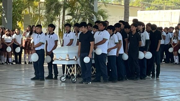 Con emotivo homenaje despiden en Conalep Guasave, Sinaoa, a Carlos Geovanny, joven fallecido en el Río Sinaloa