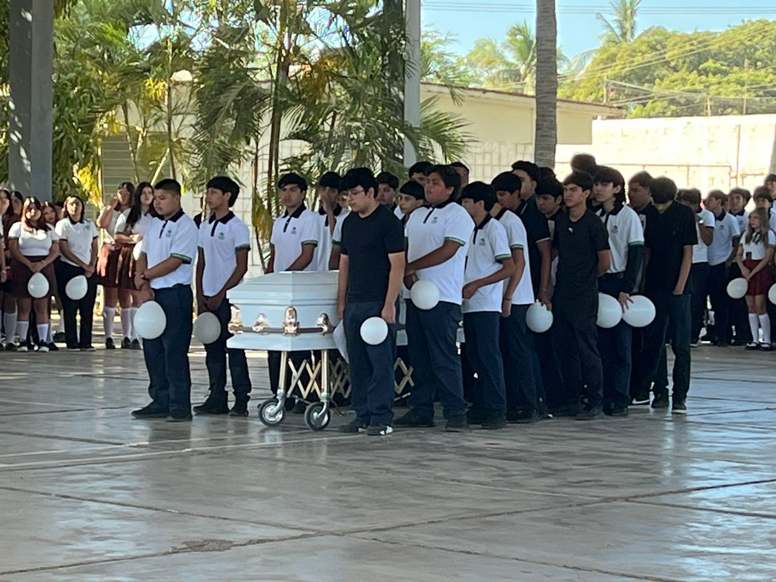 Con emotivo homenaje despiden en Conalep Guasave
