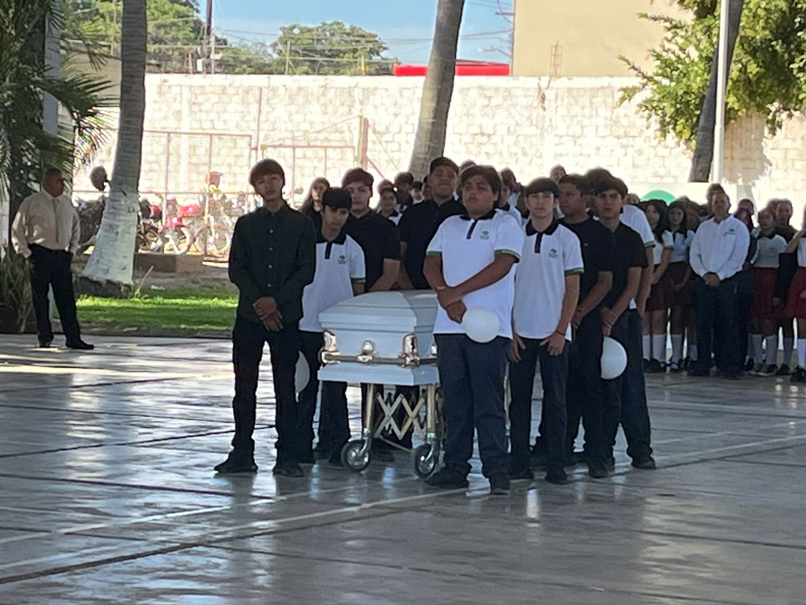Con emotivo homenaje despiden en Conalep Guasave
