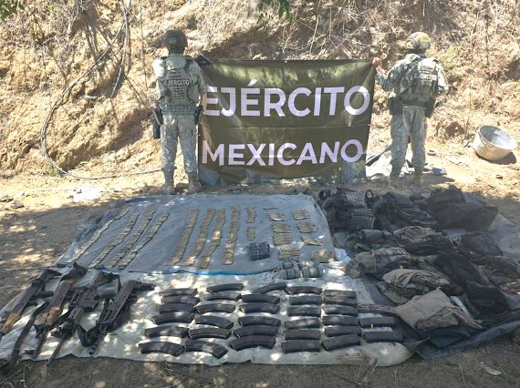 Con más de mil cartuchos, armas largas y 4 artefactos explosivos, detienen a un hombre en Badiraguato, Sinaloa