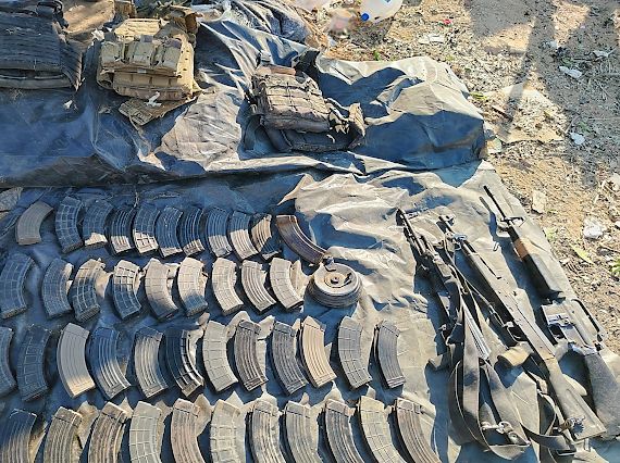 Detienen a hombre con droga y arma en Mazatlán, Sinaloa; también aseguran arsenal y 350 explosivos en zona rural