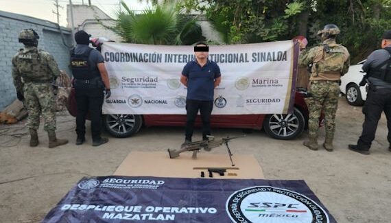 Lo detienen en carretera a Tepic con armas y decenas de cartuchos en Mazatlán, Sinaloa