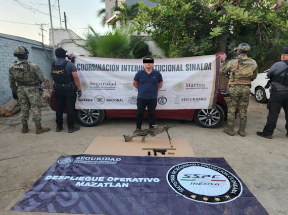 Detienen a un hombre con armas en Mazatlán