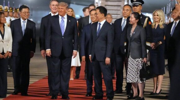 Trump llega a Pekín con Musk y Jensen Huang para cumbre con Xi Jinping