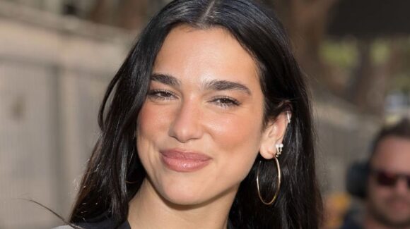 Dua Lipa demanda a Samsung por uso indebido de su imagen