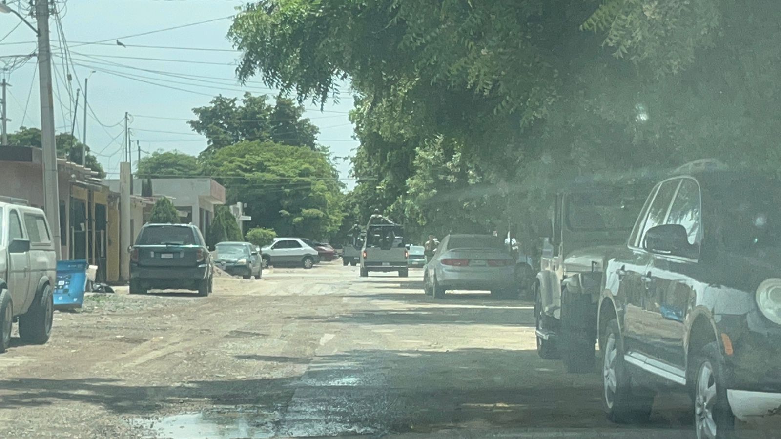 Elementos de La Marina realizan recorridos de vigilancia en la colonia Petatlán de Guasave, Sinaloa