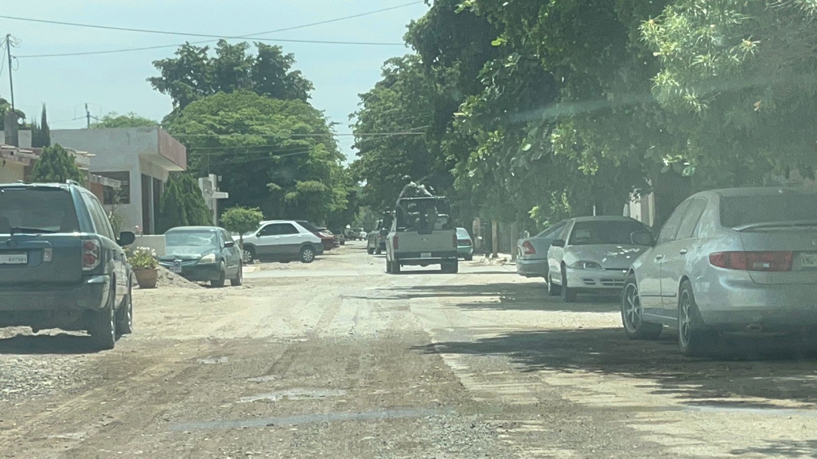 Elementos de La Marina realizan recorridos de vigilancia en la colonia Petatlán de Guasave, Sinaloa