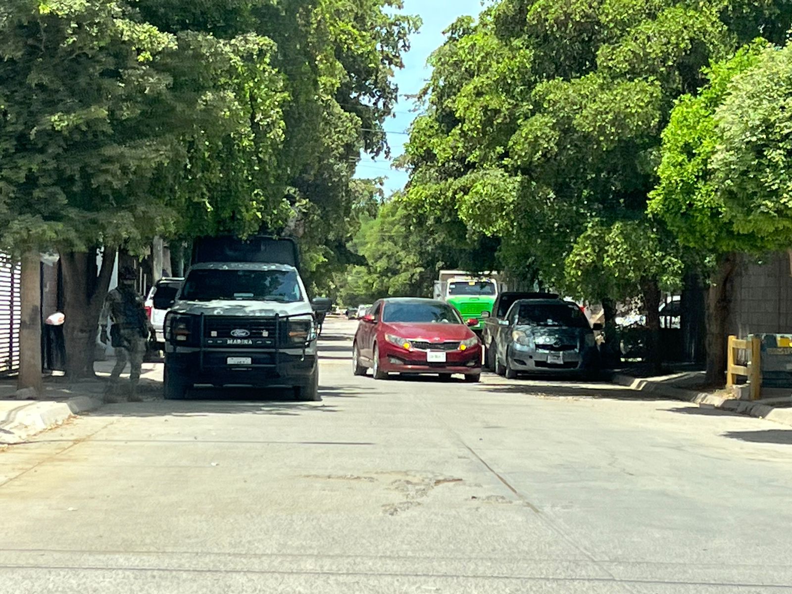 Elementos de La Marina realizan recorridos de vigilancia en la colonia Petatlán de Guasave, Sinaloa