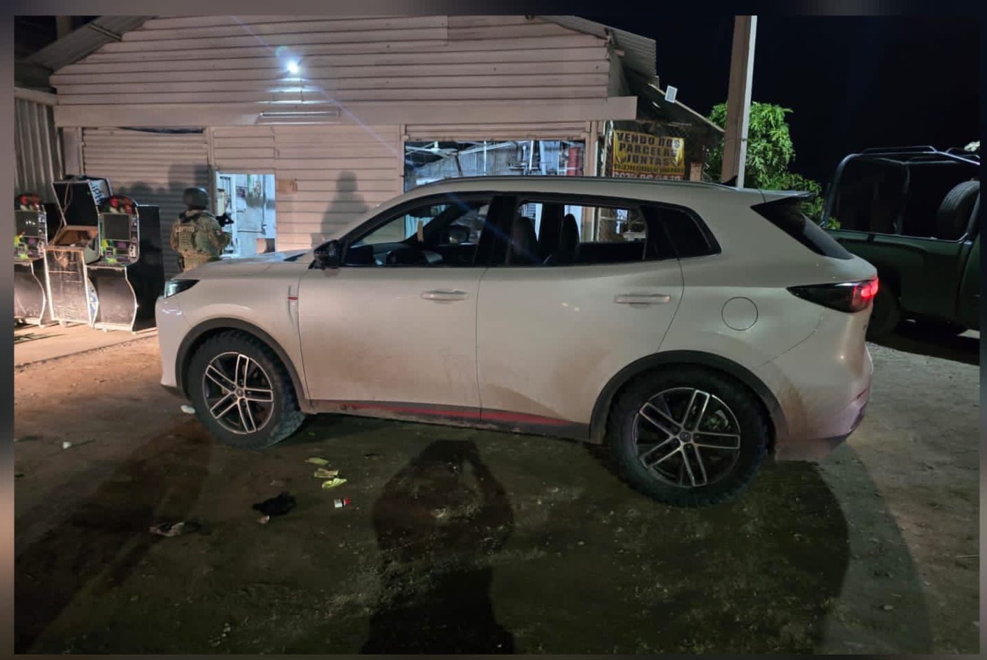 En la huída, arrojaban ponchallanta, operativo deja armas y droga en Culiacán
