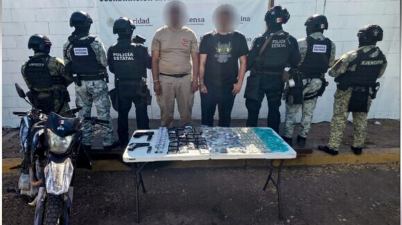 En un presunto punto de venta, detienen a dos hombres más de 500 dosis de droga, en Culiacán, Sinaloa