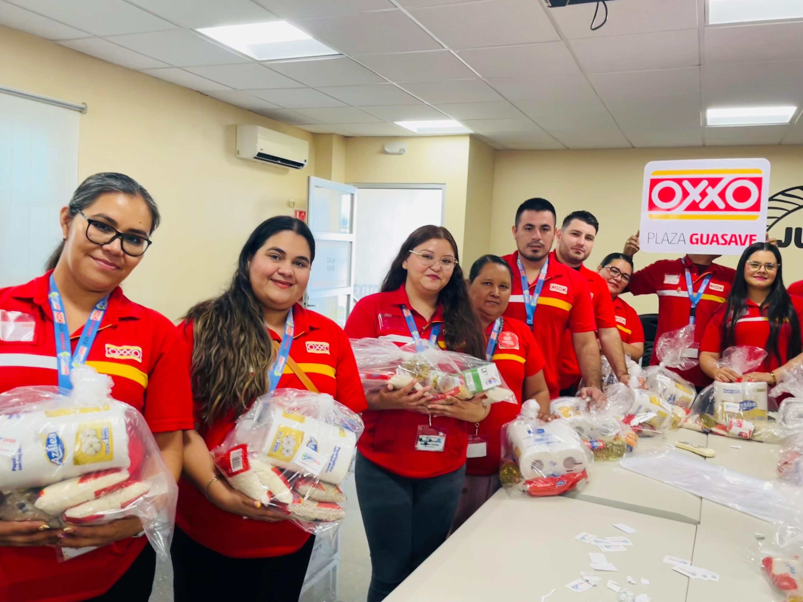 Enamórate de Oxxo lleva despensas al Banco de Alimentos de Guasave