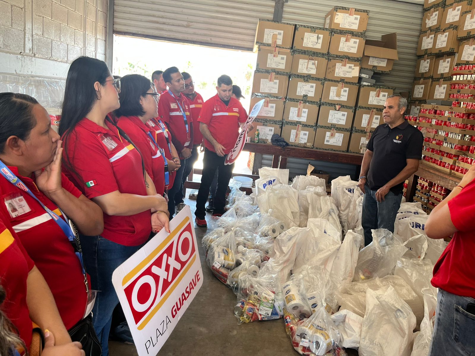Enamórate de Oxxo lleva despensas al Banco de Alimentos de Guasave