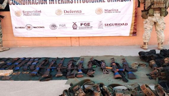 Hallan arsenal en el sur; Ejército asegura armas, cartuchos y chalecos tácticos en El Rosario, Sinaloa