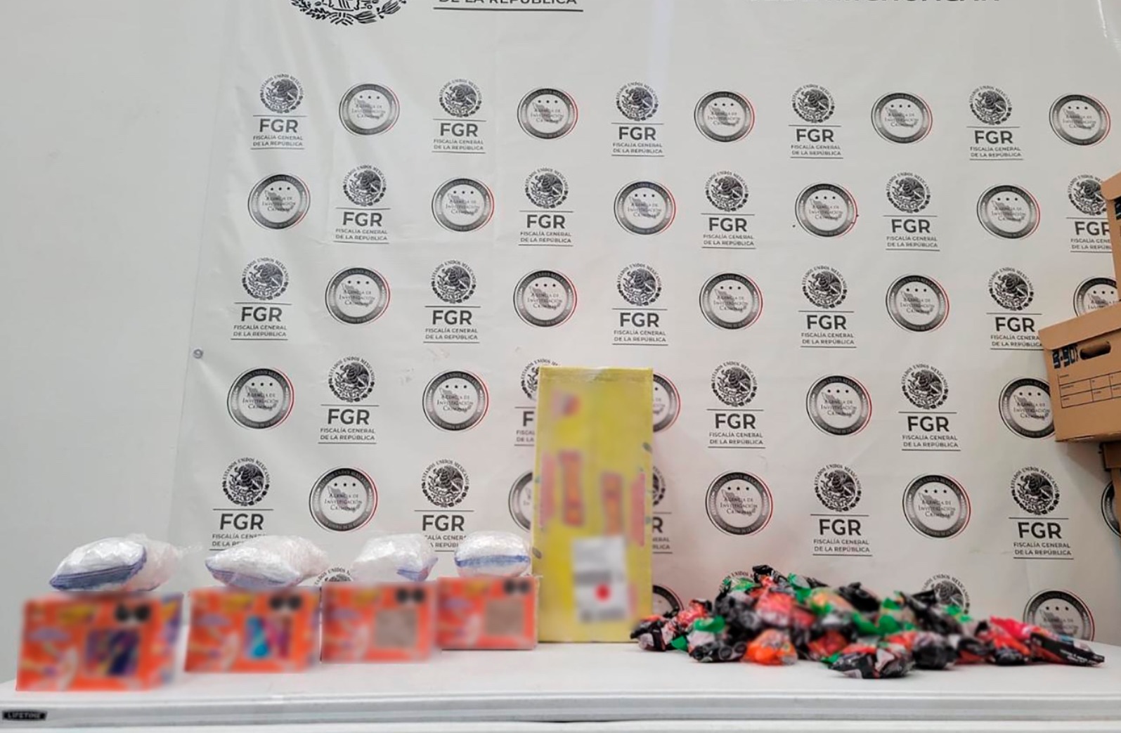 Encuentran droga en dulces en empresa de paqueria en Michoacán