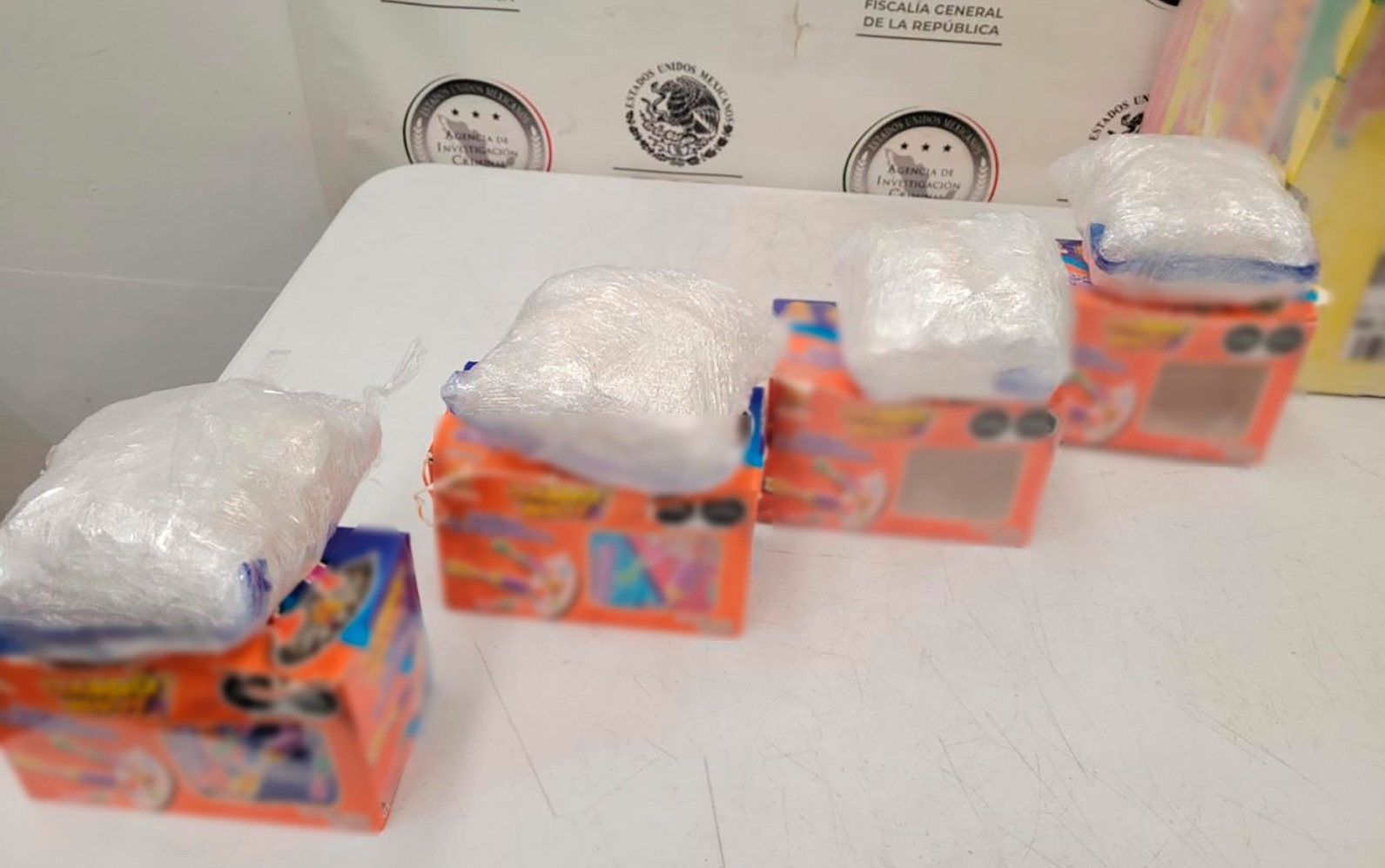 Encuentran droga en dulces en empresa de paqueria en Michoacán