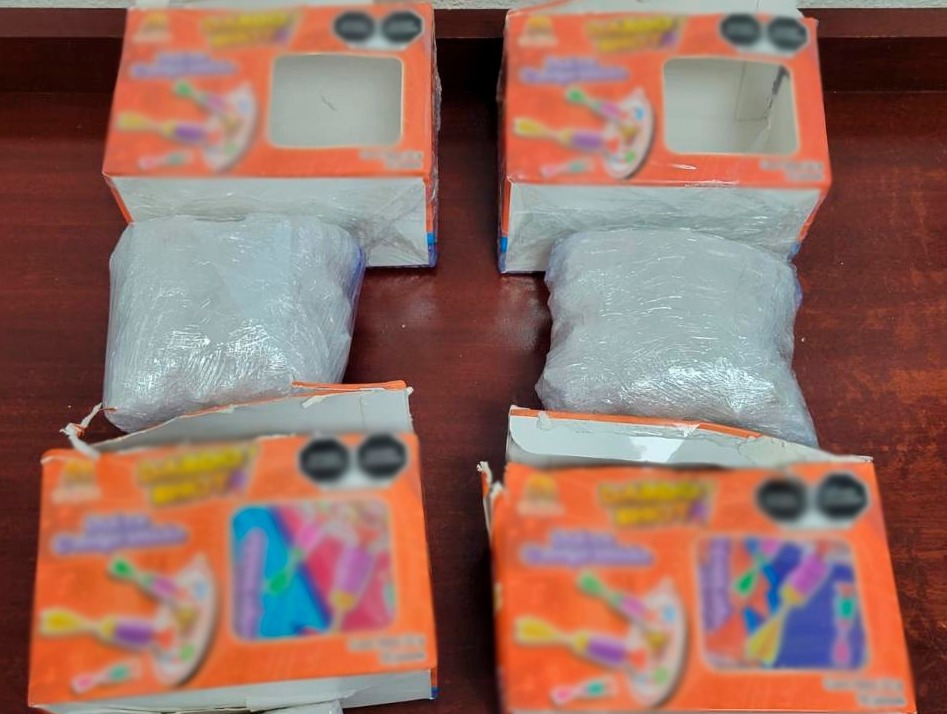 Encuentran droga en dulces en empresa de paqueria en Michoacán