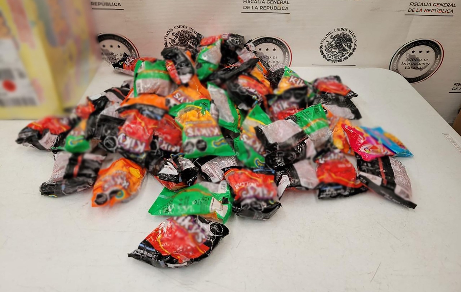 Encuentran droga en dulces en empresa de paqueria en Michoacán