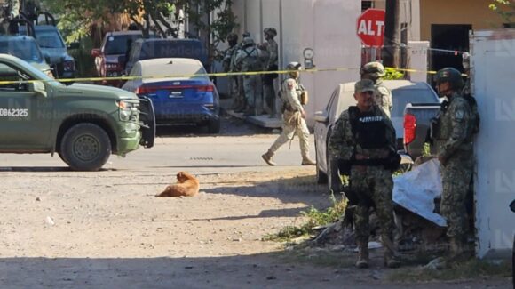 Atado de las manos, tapado con una cobija y con mensaje encuentran asesinado a un hombre en la Zapata de Culiacán