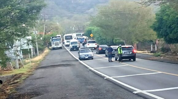 Enfrentamientos y bloqueos en Cotija, Michoacán; reportan uso de drones explosivos