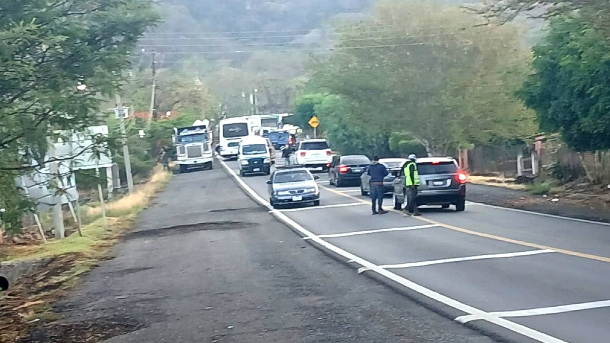 Enfrentamientos y bloqueos en Cotija, Michoacán; reportan uso de drones explosivos