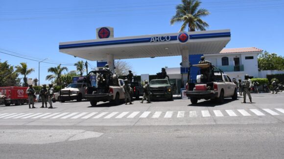 Fuerte convoy militar llega a la ciudad de Guasave, Sinaloa