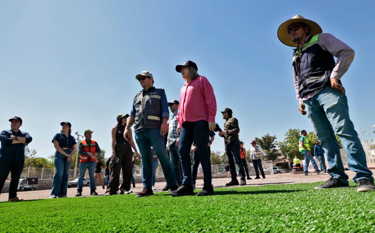 Gobernadora Yeraldine Bonilla supervisa unidades deportivas en colonias Finisterra y Nakayama, en Culiacán