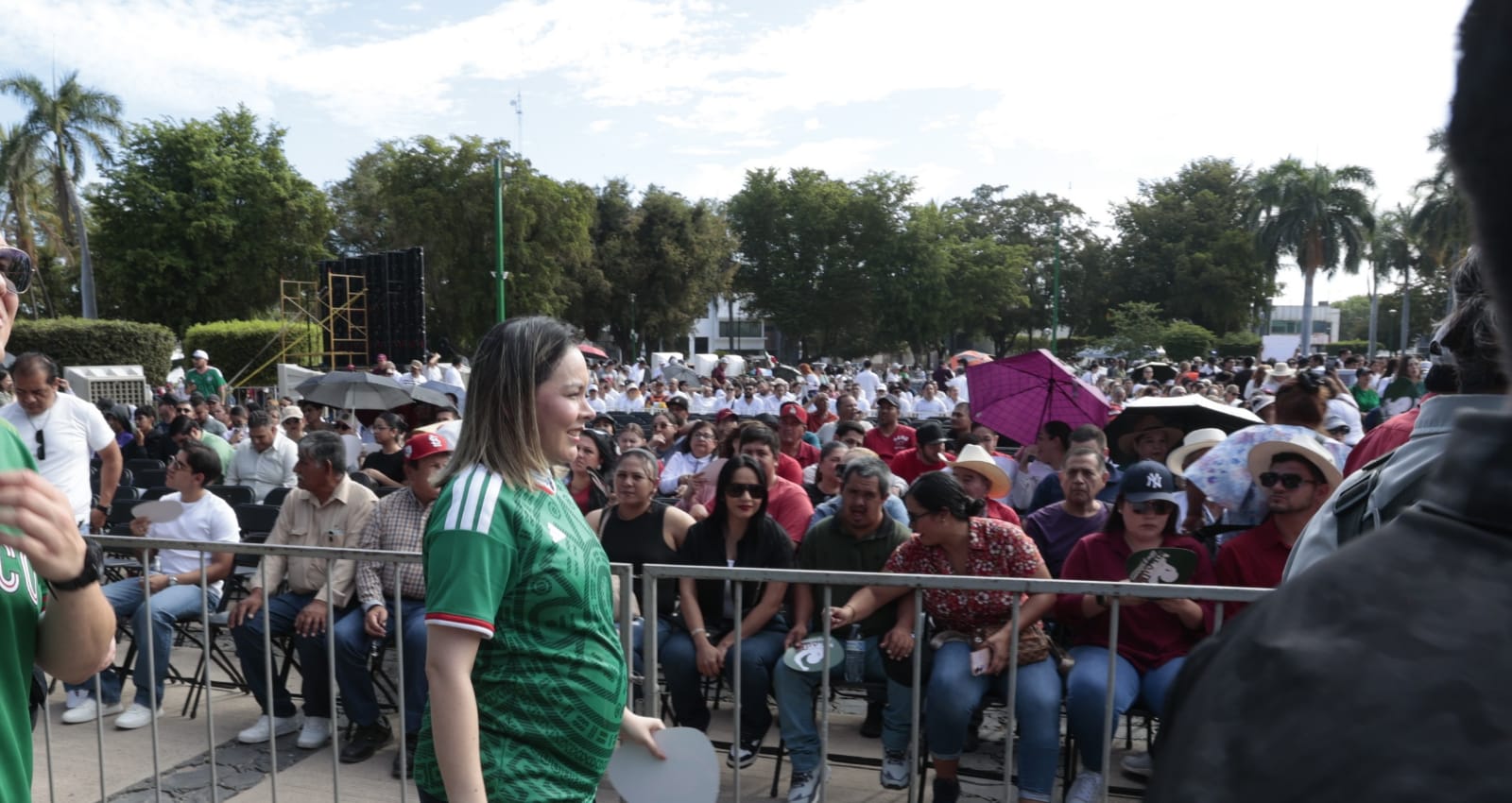 Gobernadora de Sinaloa en evento por informe de Claudia Sheinbaum