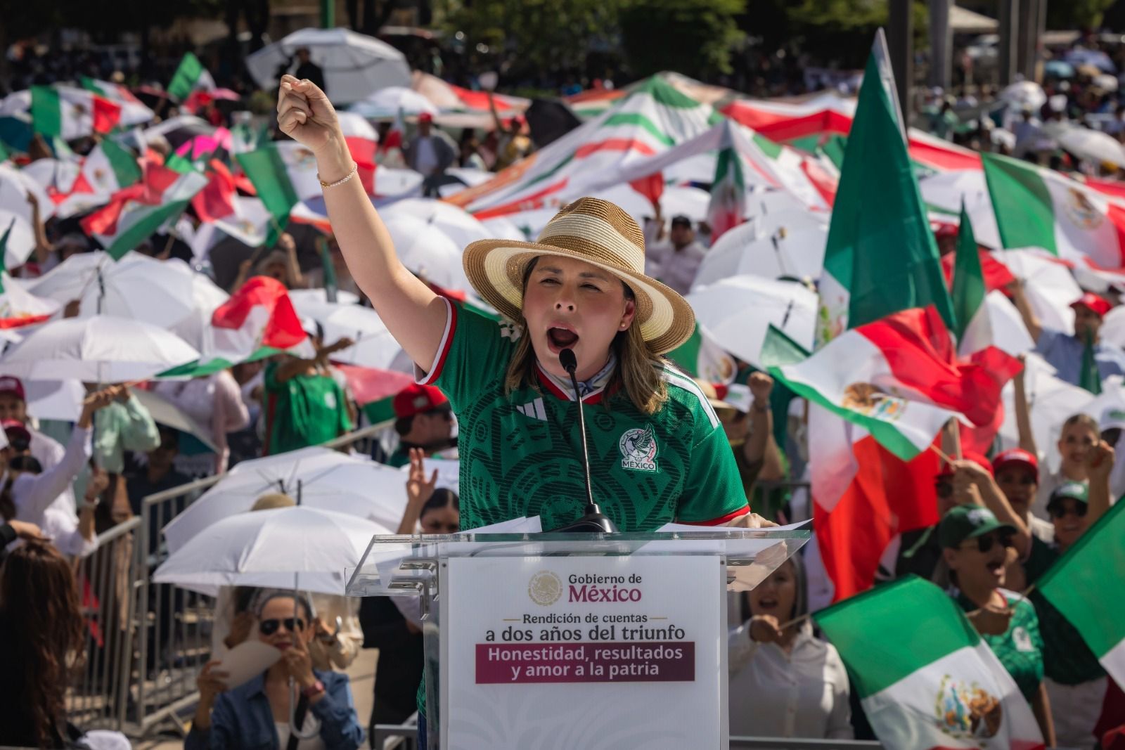 Gobernadora de Sinaloa en evento por informe de Claudia Sheinbaum