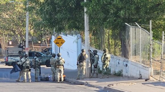 Hallan restos humanos en dos maletas frente a canchas deportivas en la Estela Ortiz de Culiacán