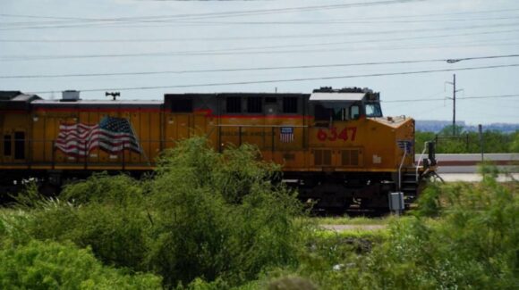 Hallan seis cuerpos en vagón de tren en Laredo, Texas