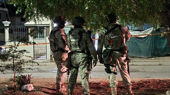 Hombre es asesinado a balazos al interior de un domicilio en el Infonavit Barrancos de Culiacán, Sinaloa